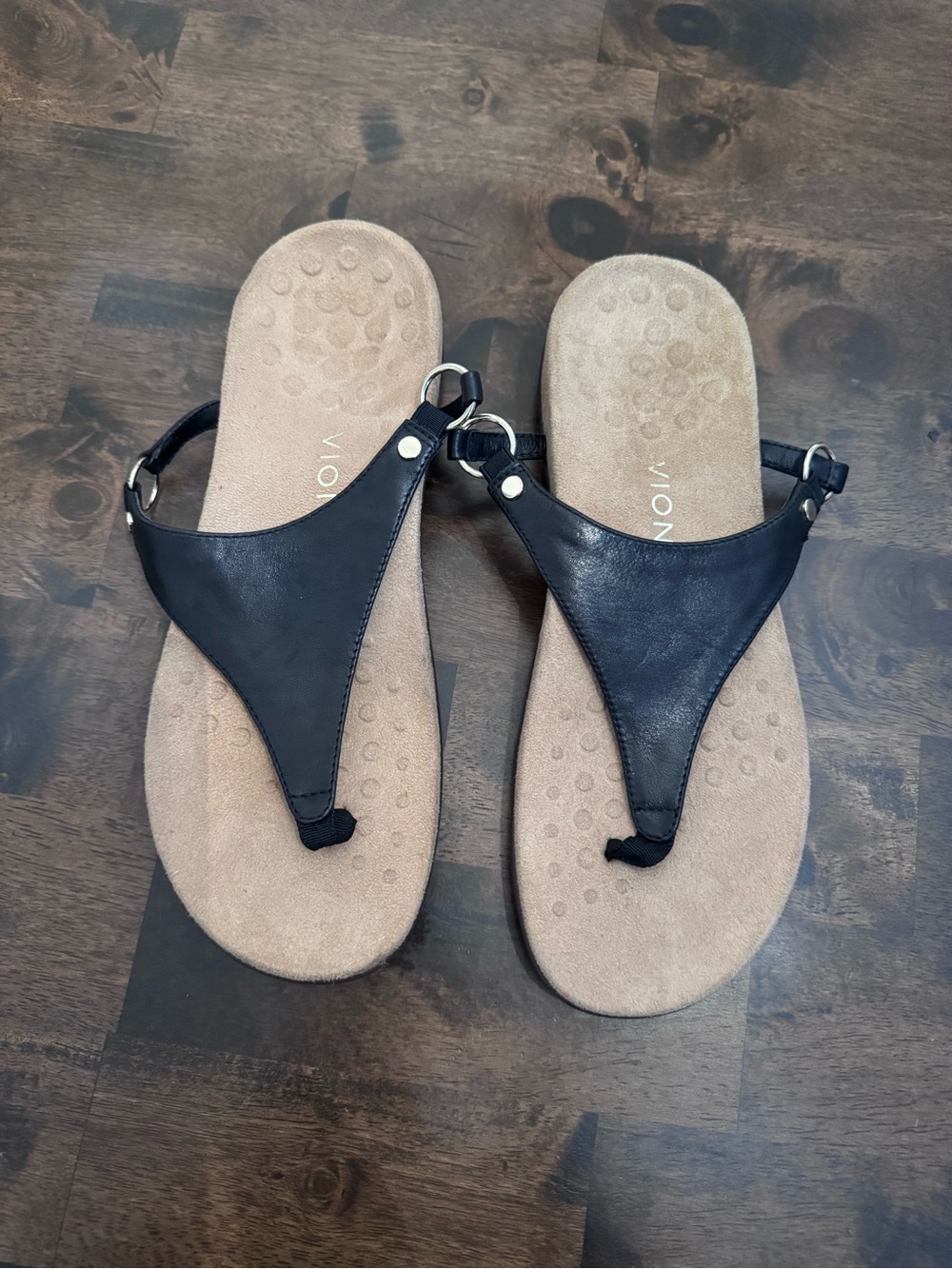 Vionic Black Leather Thong Sandals with Tan Footbed Size 8.5